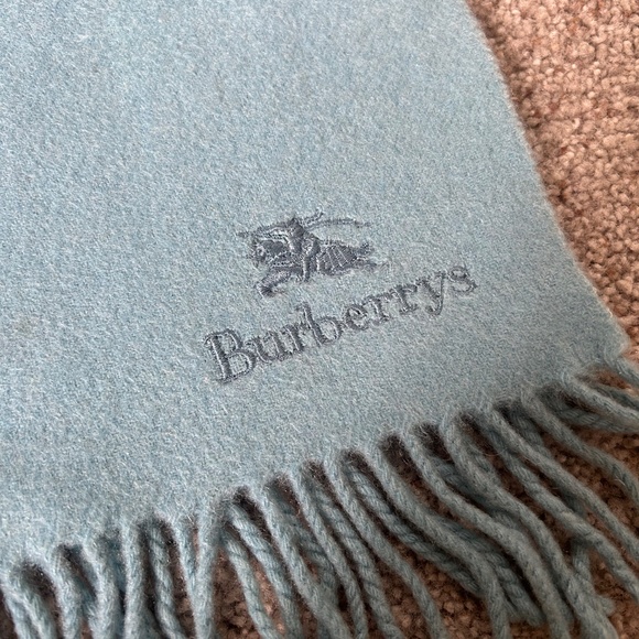 Authentic Burberry 100 percent Cashmere Scarf - Picture 3 of 7